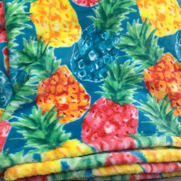 Isaac Mizrahi Colorful Tossed Pineapple Throw Blanket Tropical Blue Pink Green - Picture 7 of 9